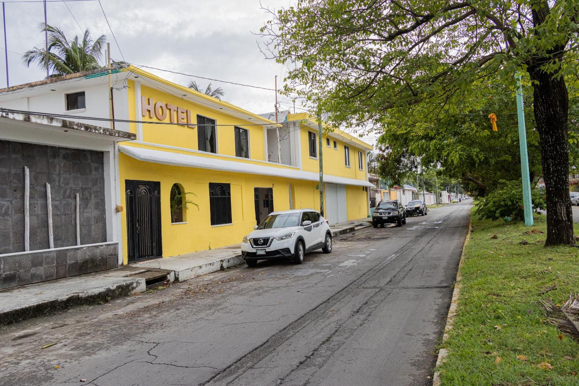 Oyo Hotel Marias,Aeropuerto Internacional De チェトゥマル エクステリア 写真