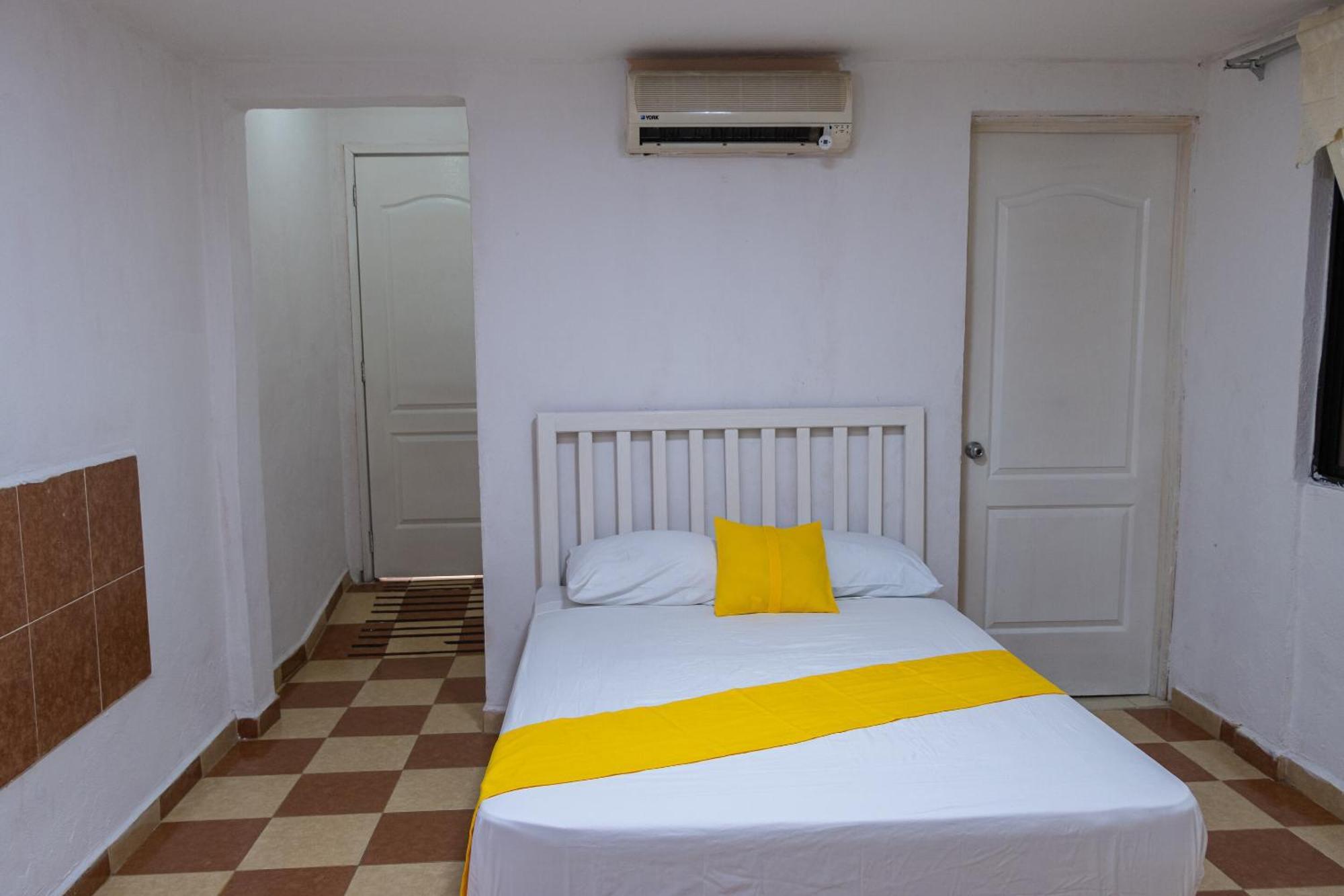 Oyo Hotel Marias,Aeropuerto Internacional De チェトゥマル エクステリア 写真