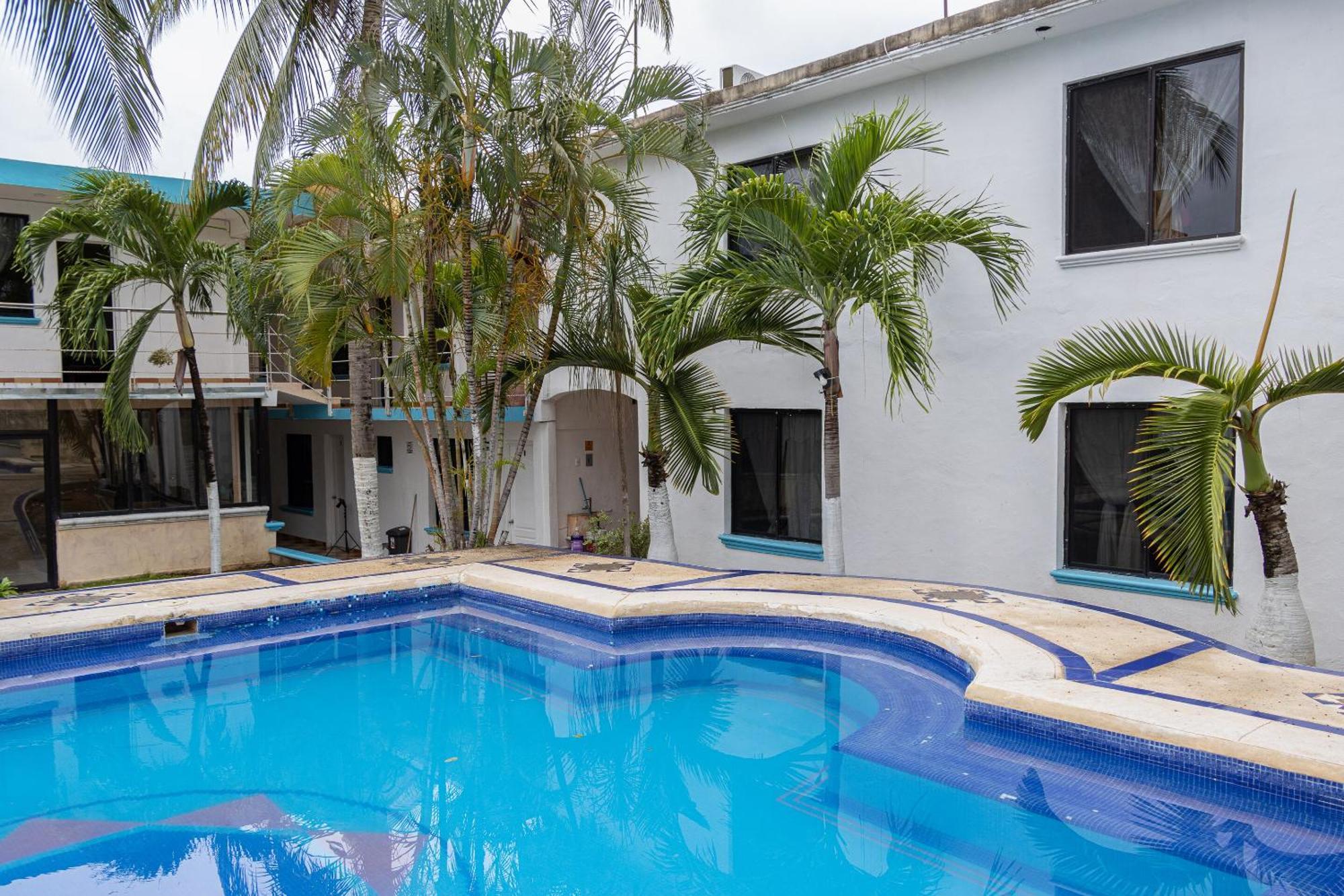 Oyo Hotel Marias,Aeropuerto Internacional De チェトゥマル エクステリア 写真