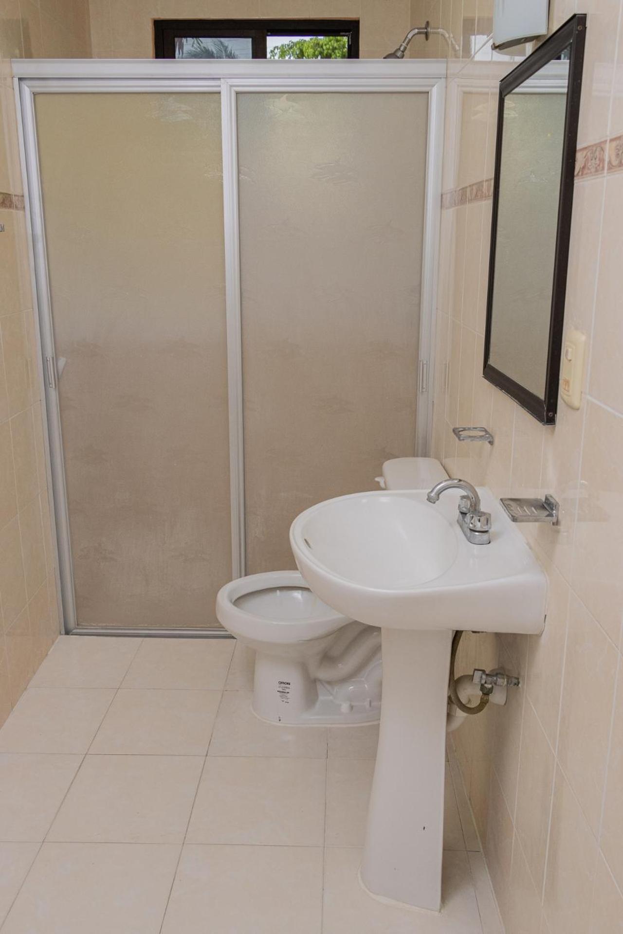 Oyo Hotel Marias,Aeropuerto Internacional De チェトゥマル エクステリア 写真