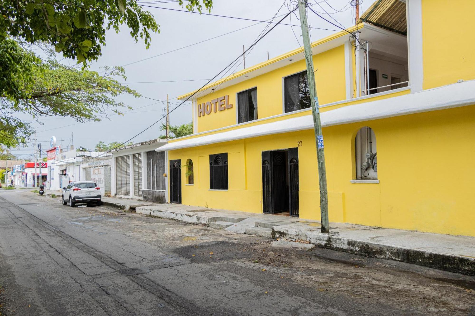Oyo Hotel Marias,Aeropuerto Internacional De チェトゥマル エクステリア 写真