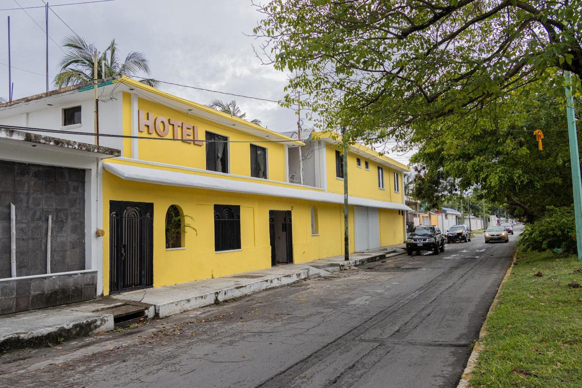 Oyo Hotel Marias,Aeropuerto Internacional De チェトゥマル エクステリア 写真