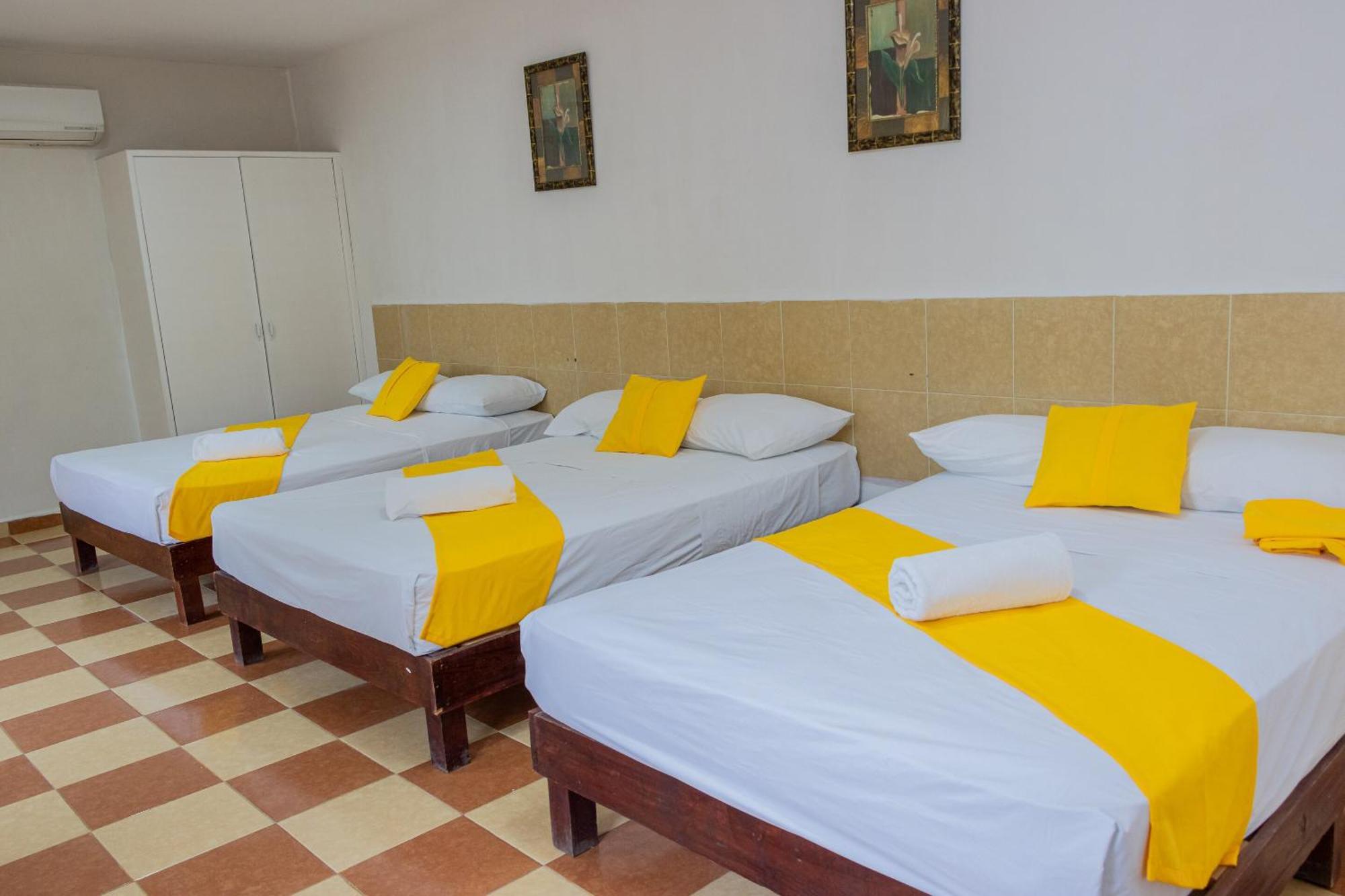 Oyo Hotel Marias,Aeropuerto Internacional De チェトゥマル エクステリア 写真