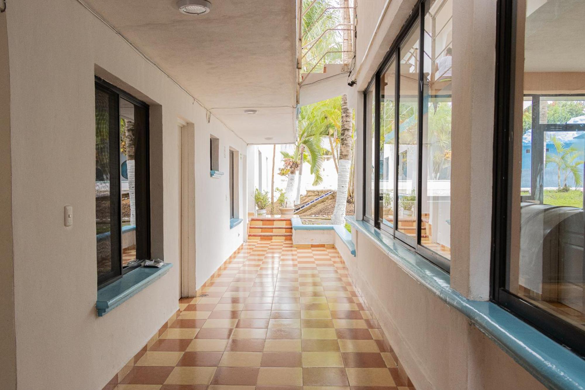 Oyo Hotel Marias,Aeropuerto Internacional De チェトゥマル エクステリア 写真