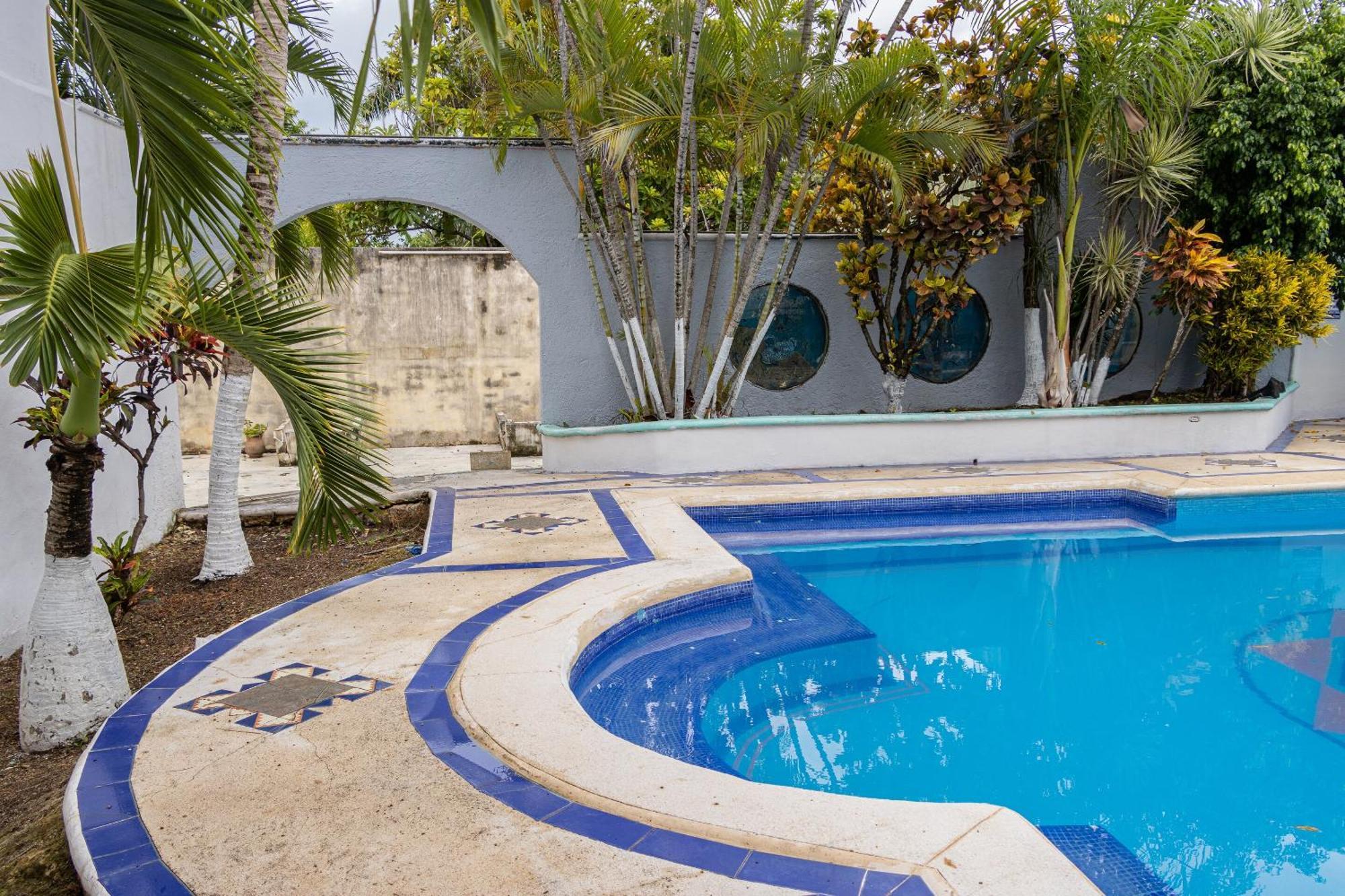 Oyo Hotel Marias,Aeropuerto Internacional De チェトゥマル エクステリア 写真