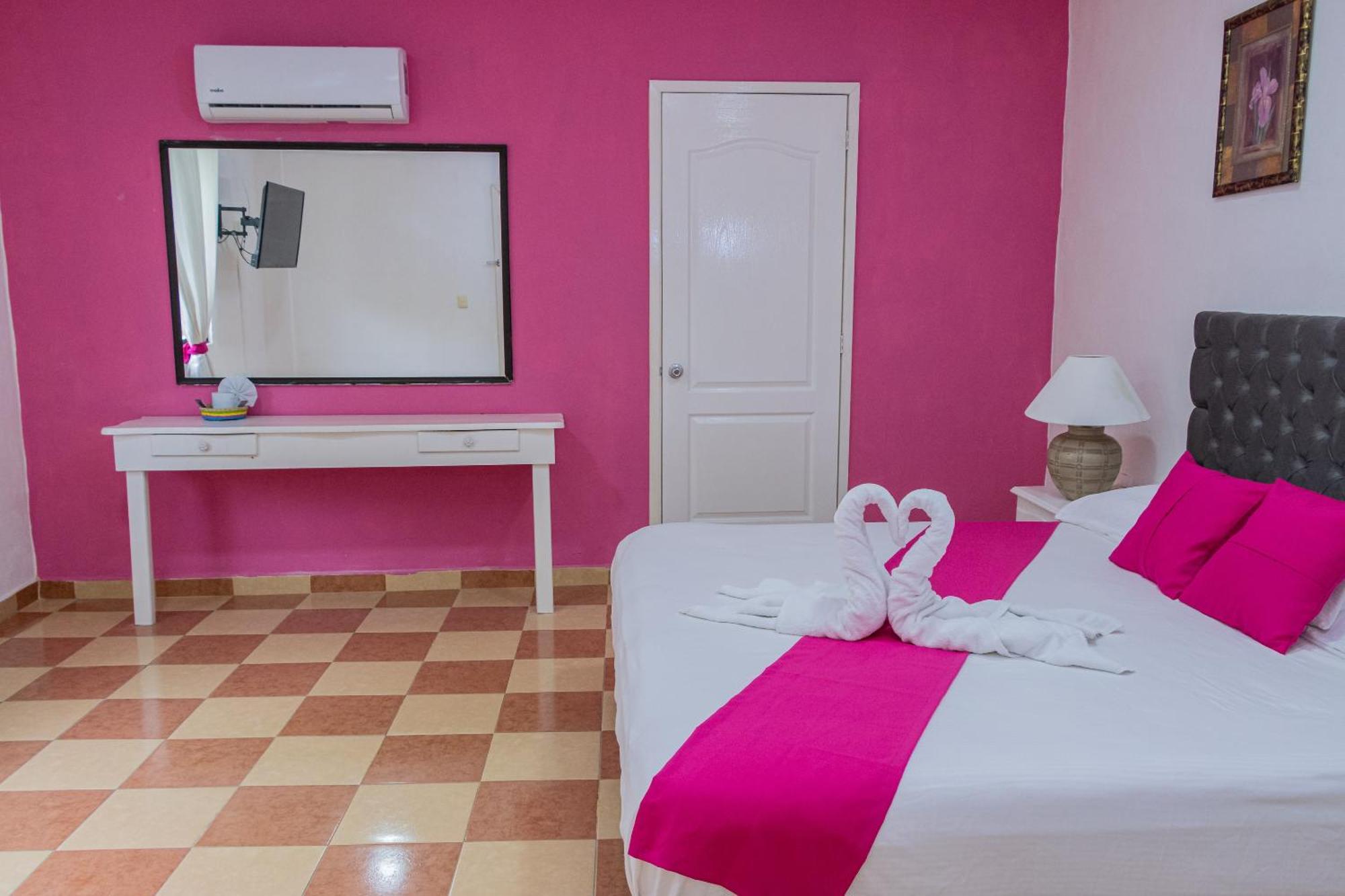 Oyo Hotel Marias,Aeropuerto Internacional De チェトゥマル エクステリア 写真