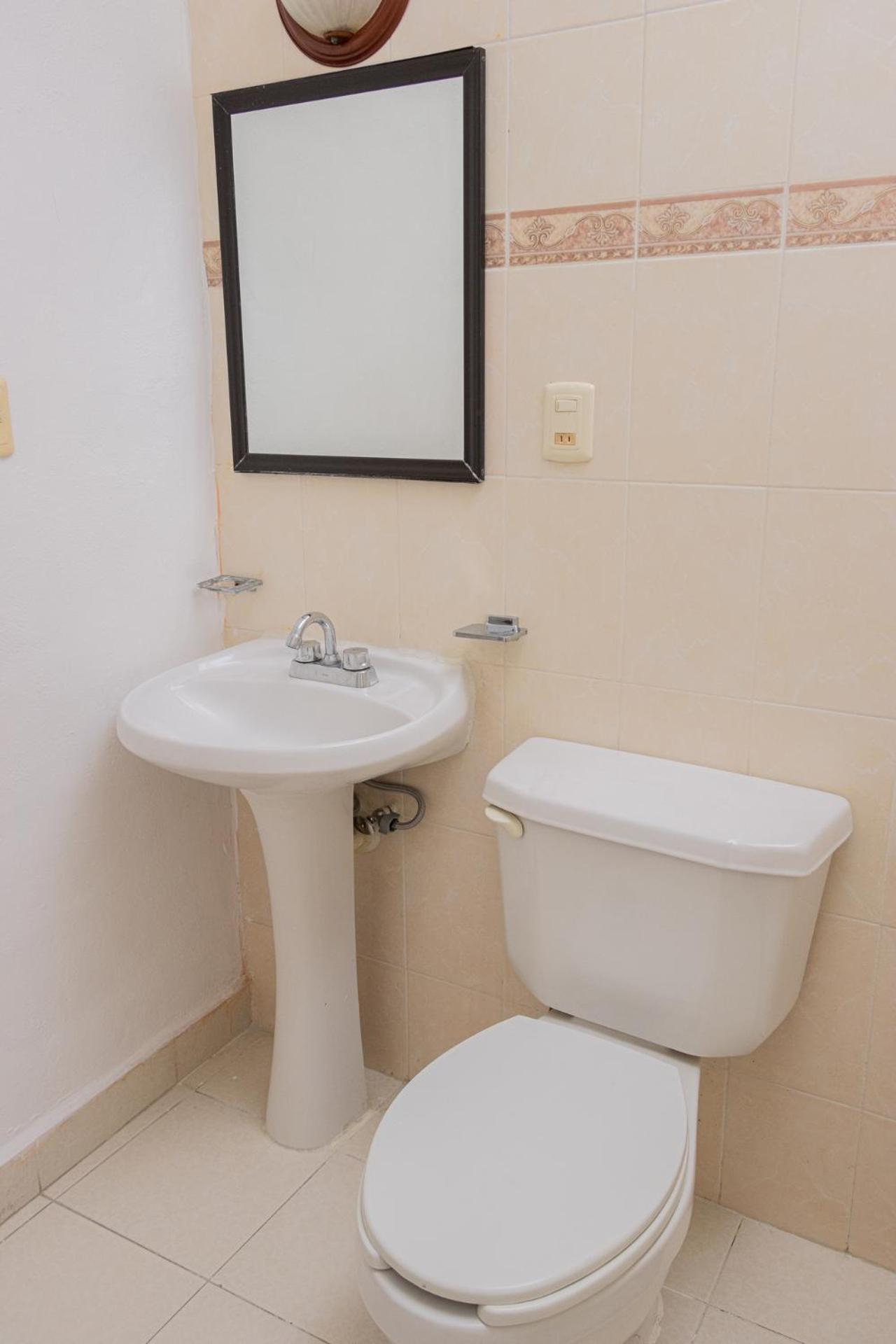 Oyo Hotel Marias,Aeropuerto Internacional De チェトゥマル エクステリア 写真