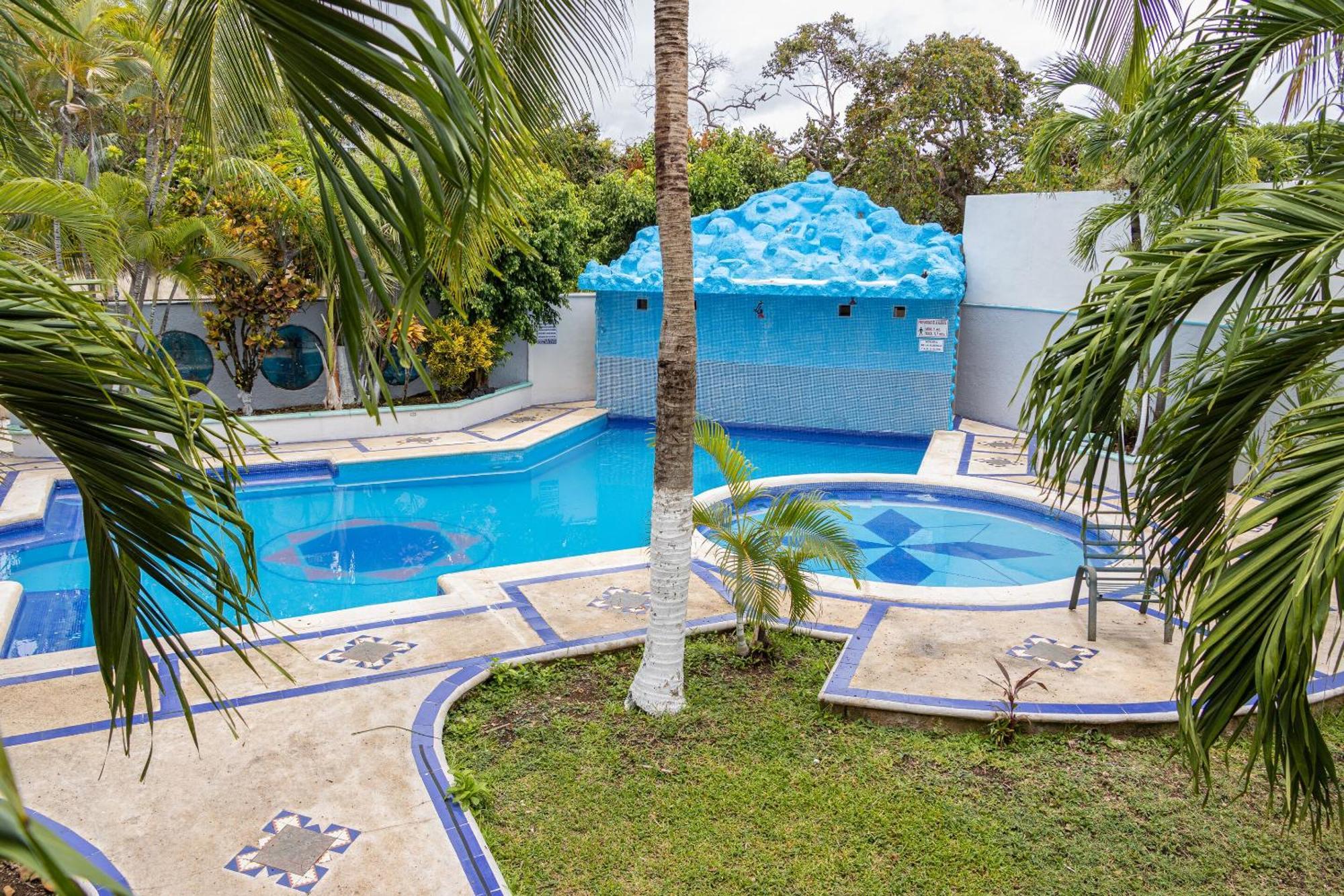Oyo Hotel Marias,Aeropuerto Internacional De チェトゥマル エクステリア 写真