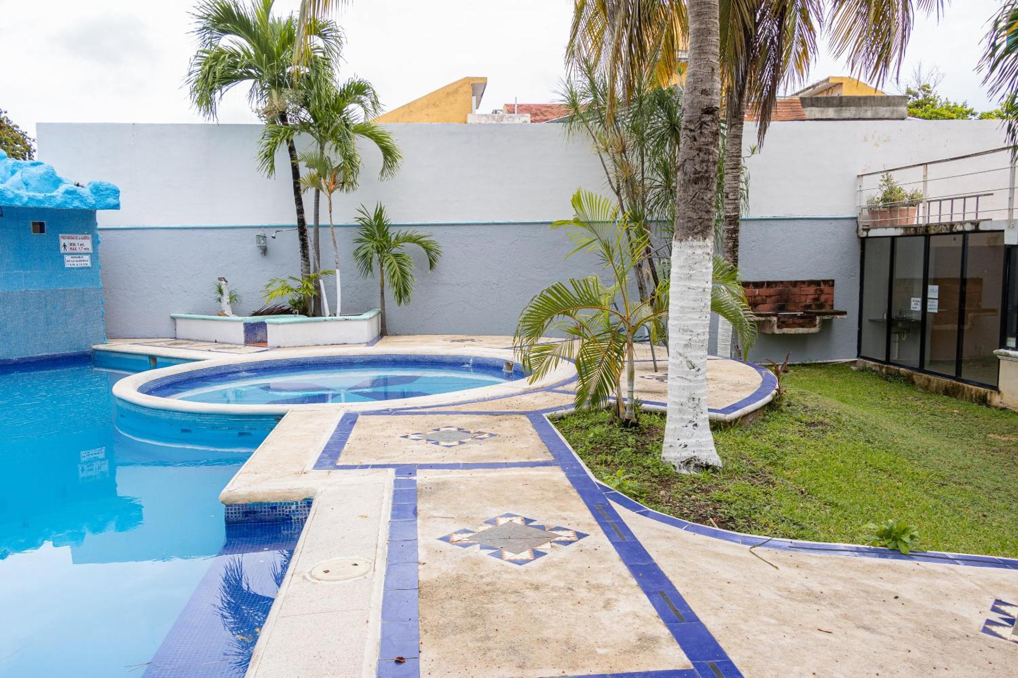 Oyo Hotel Marias,Aeropuerto Internacional De チェトゥマル エクステリア 写真