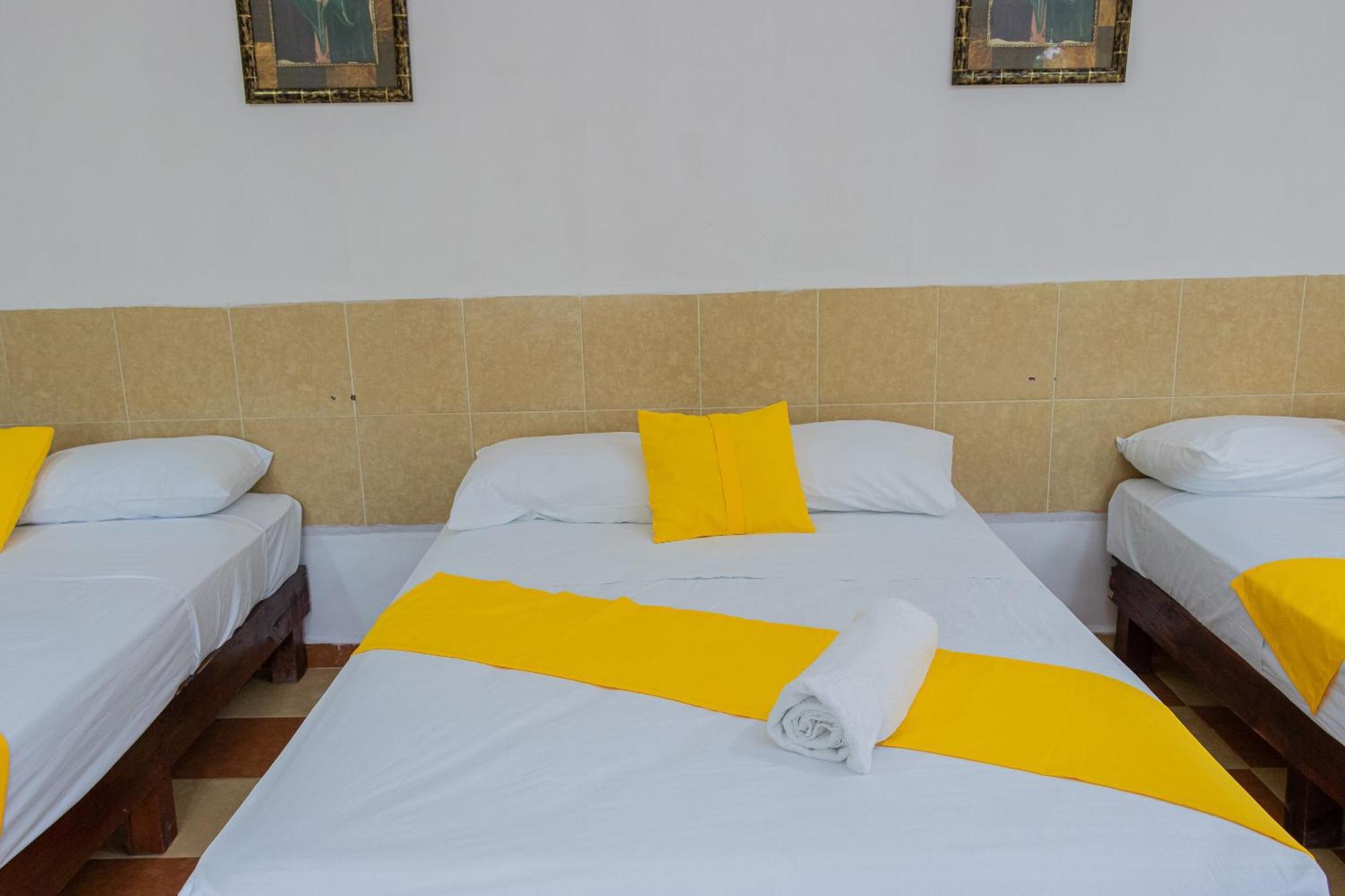 Oyo Hotel Marias,Aeropuerto Internacional De チェトゥマル エクステリア 写真