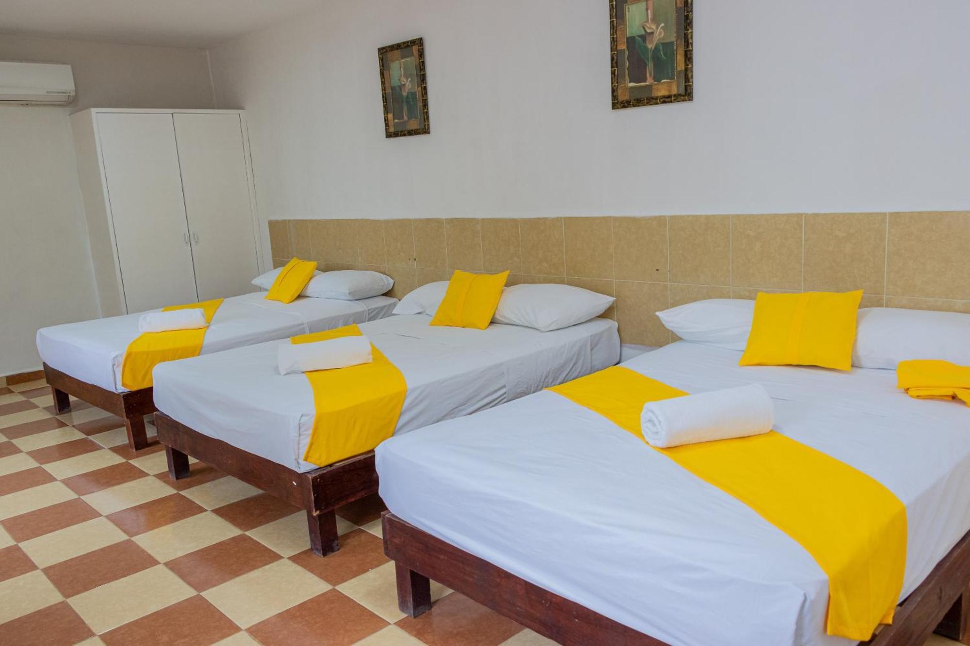 Oyo Hotel Marias,Aeropuerto Internacional De チェトゥマル エクステリア 写真