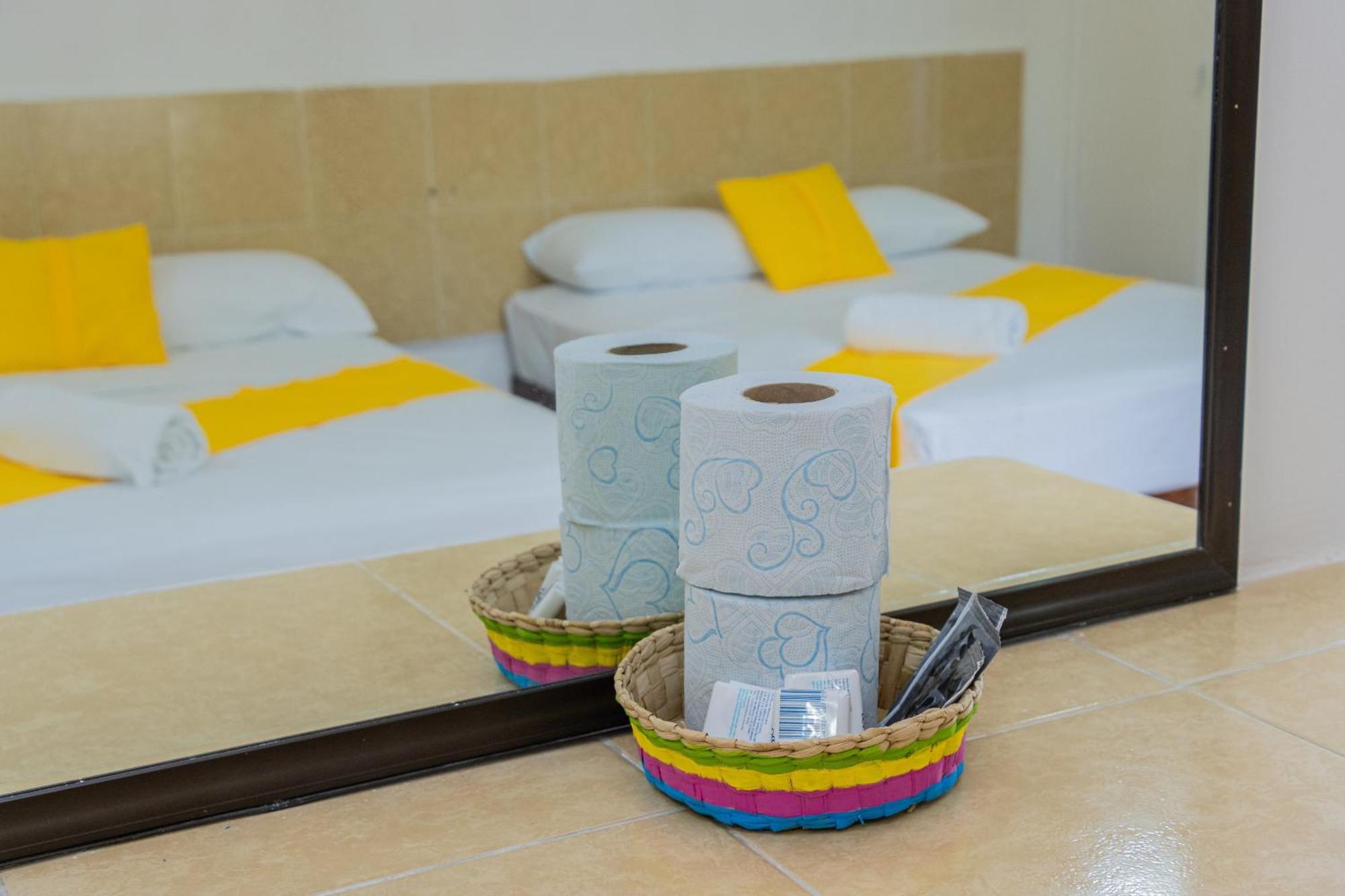 Oyo Hotel Marias,Aeropuerto Internacional De チェトゥマル エクステリア 写真