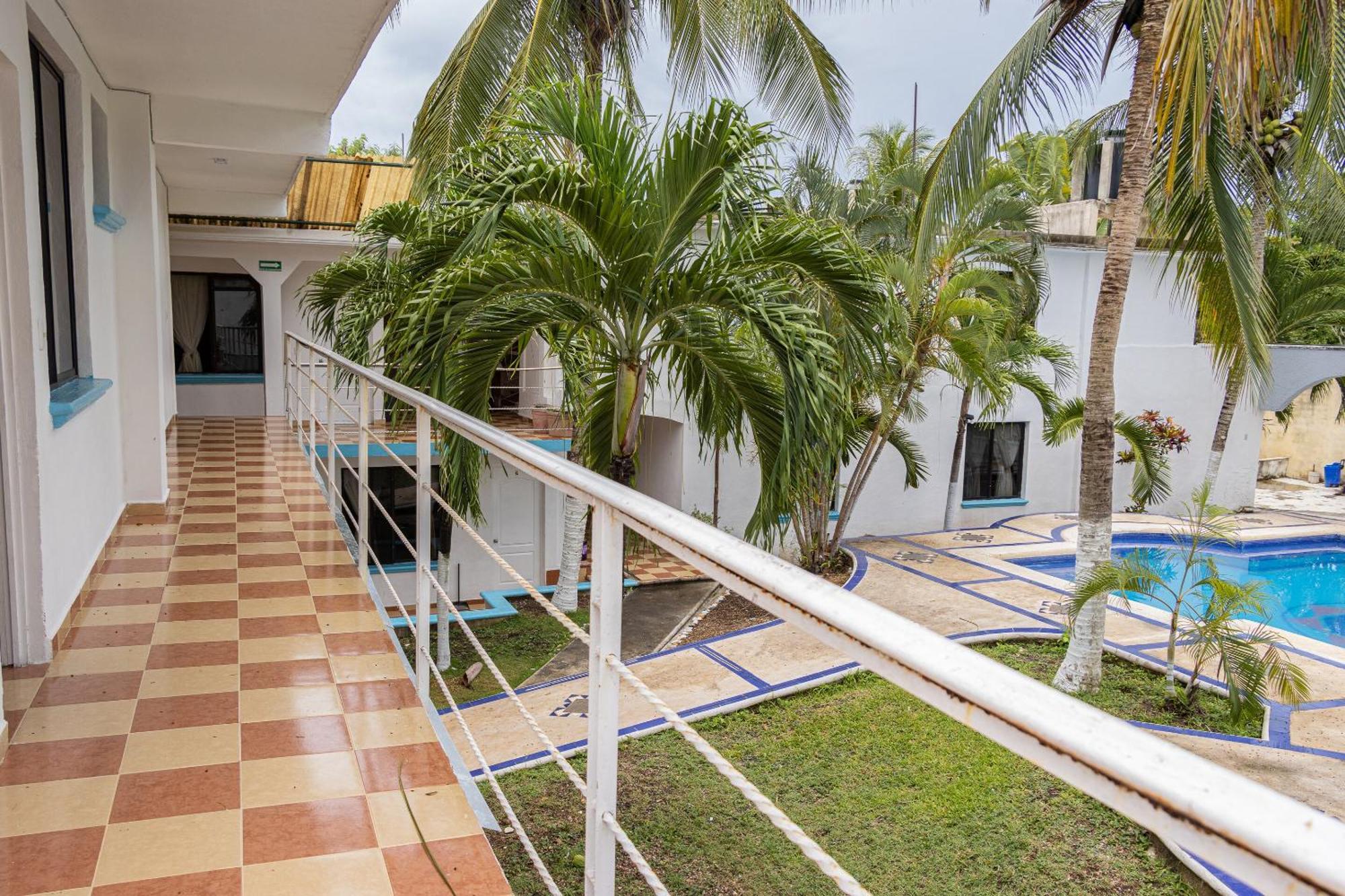 Oyo Hotel Marias,Aeropuerto Internacional De チェトゥマル エクステリア 写真