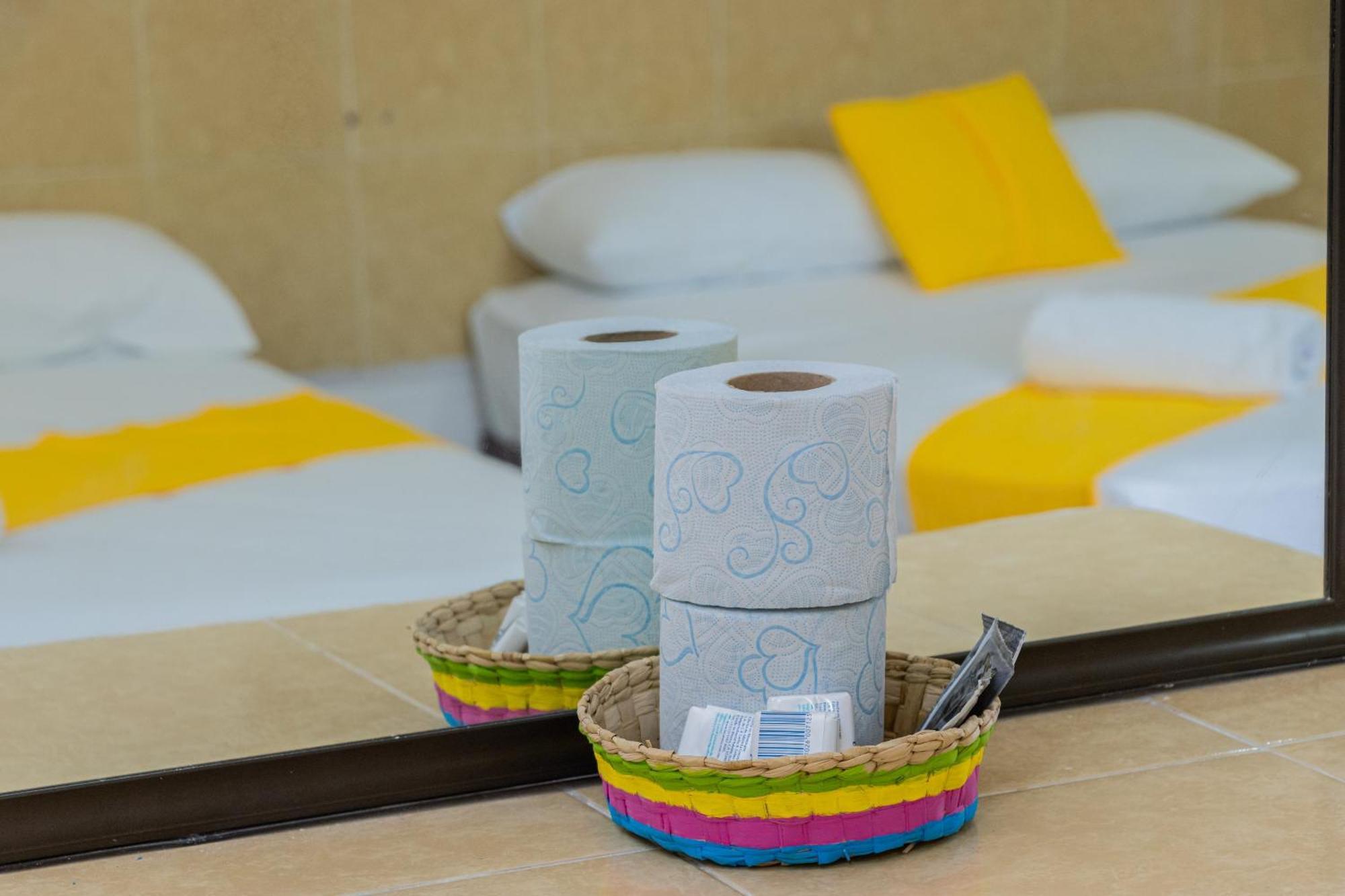 Oyo Hotel Marias,Aeropuerto Internacional De チェトゥマル エクステリア 写真