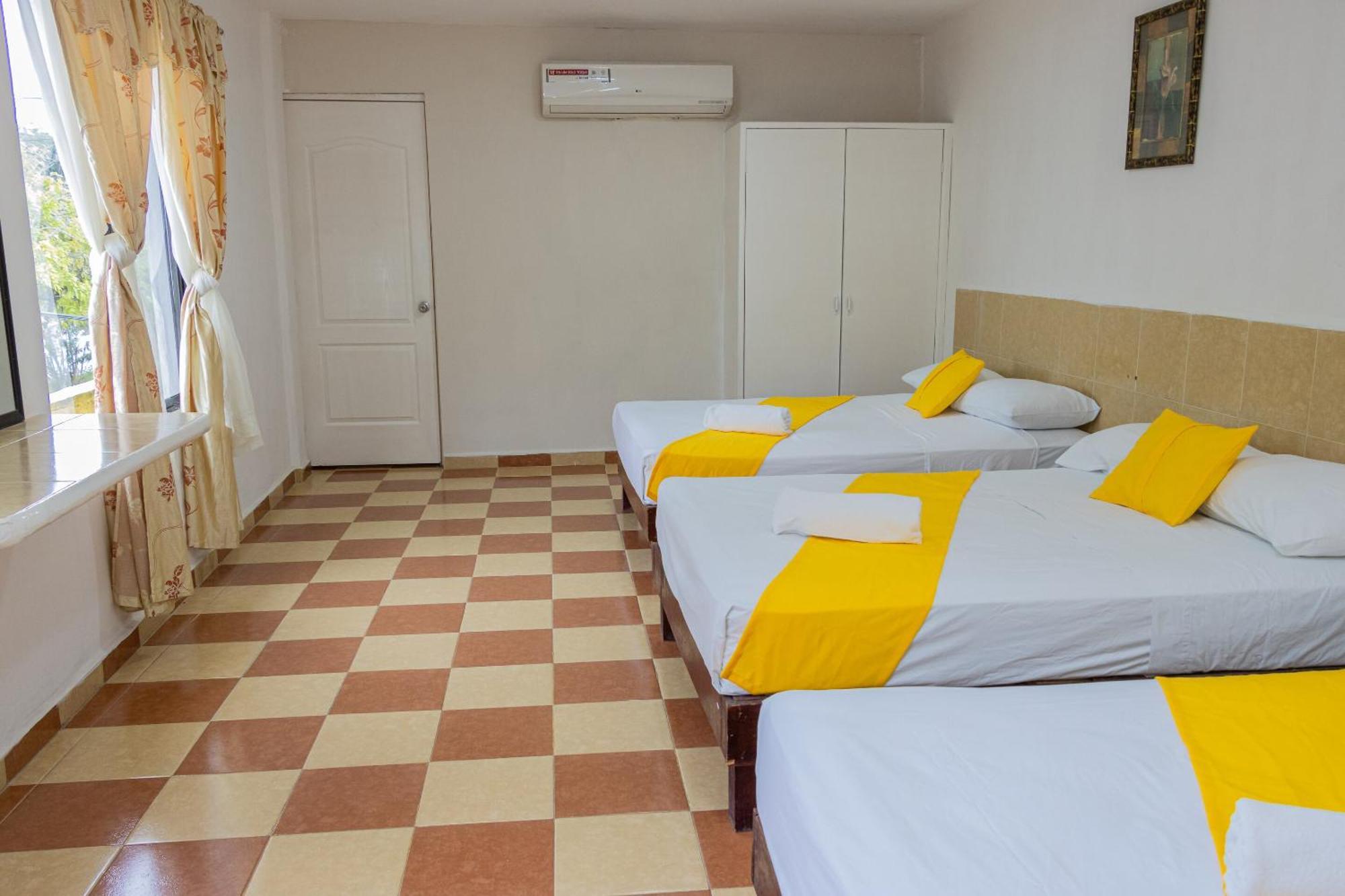 Oyo Hotel Marias,Aeropuerto Internacional De チェトゥマル エクステリア 写真